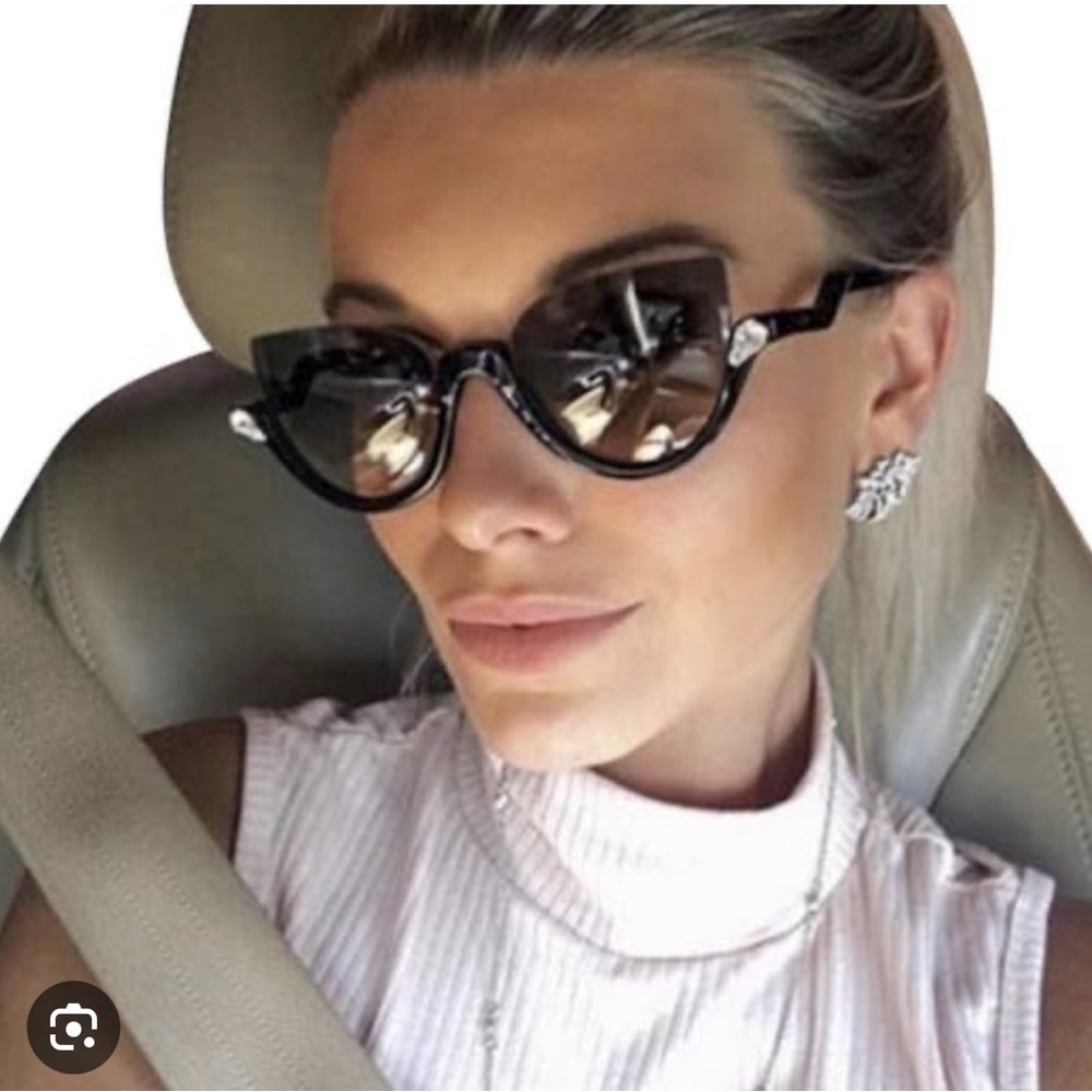 Worn Few Times Has A Small Scratch On One Of The … - image 1